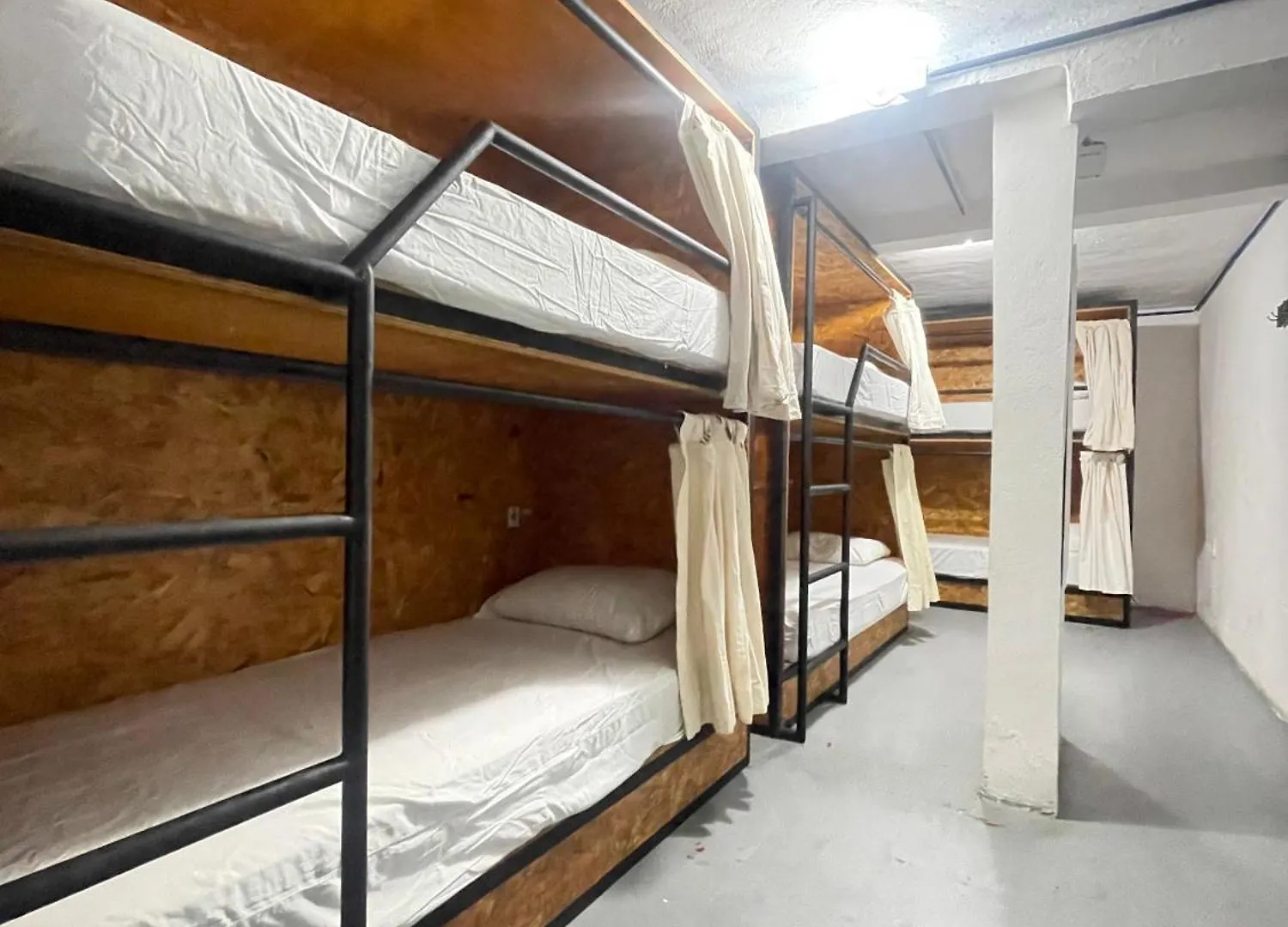 بيت شباب The Boat House كانكون المكسيك